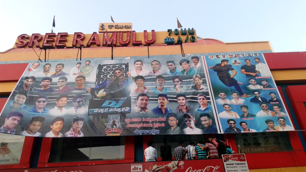 kranthiveer7's tweet photo. Hangama started in #Hyderabad
#AlluArjunArmyHyderabad Tem at Sree Ramulu Theater 70mm 
#2daysToGoDuvvadaJagannadham https://t.co/PLn5uO809J