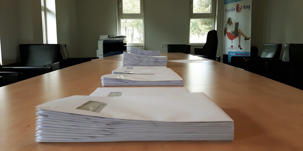 Fryslân Ring legt weer glasvezel netwerk aan in het buitengebied. Contracten voor deelnemers liggen klaar in de envelop #snelinternet