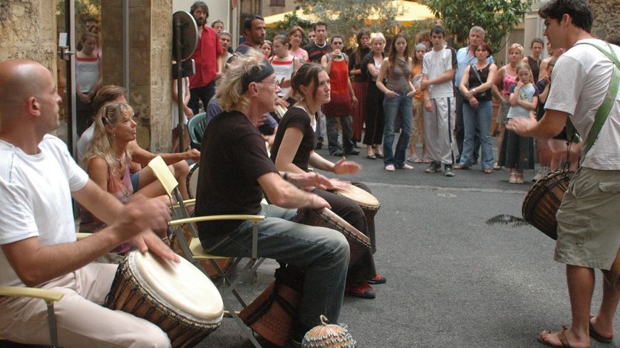 Conserviers24's tweet photo. Allons tous chanter, danser et partager un bon moment ensemble pour la #FeteDeLaMusique ! 💃🕺🎤 https://t.co/Ux5eQcVPIi https://t.co/stWueu7aJ8