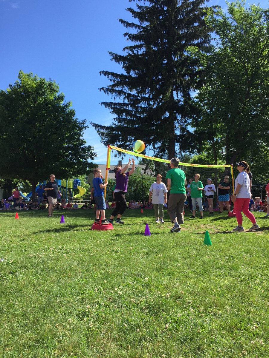 fsstechgps's tweet photo. Perfect day for a staff volleyball game! #gpsk12ma @nanput1 @Super_GPS https://t.co/bFmzdNk2pE