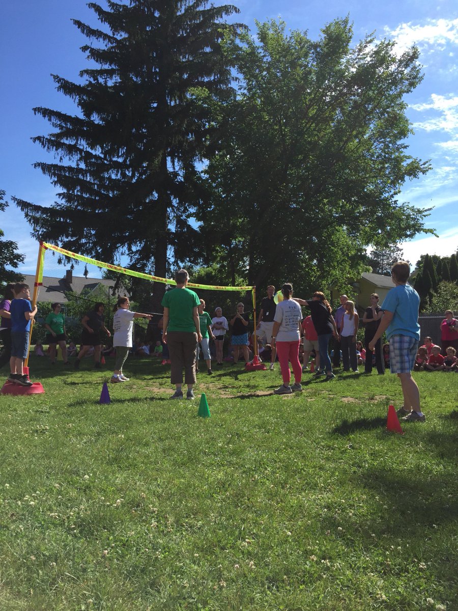 fsstechgps's tweet photo. Perfect day for a staff volleyball game! #gpsk12ma @nanput1 @Super_GPS https://t.co/bFmzdNk2pE