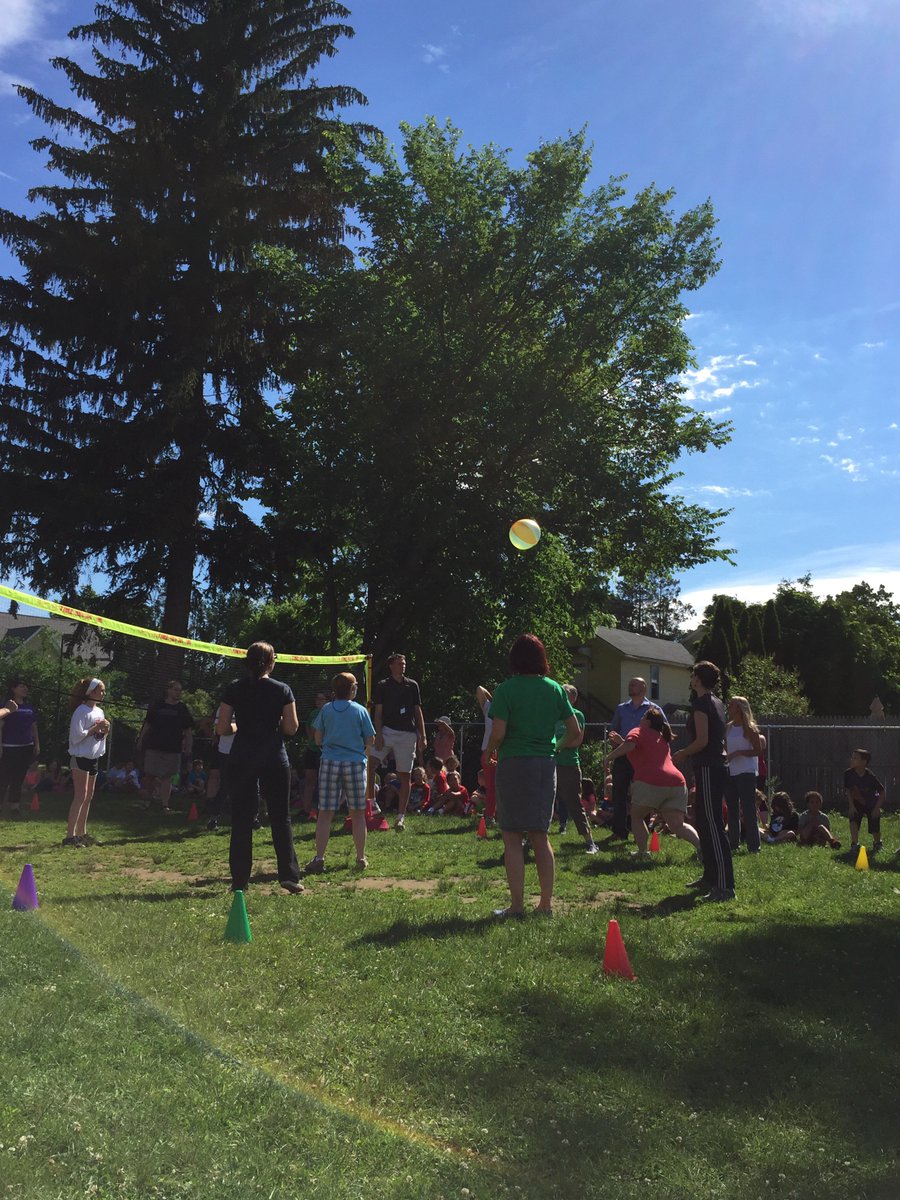 fsstechgps's tweet photo. Perfect day for a staff volleyball game! #gpsk12ma @nanput1 @Super_GPS https://t.co/bFmzdNk2pE