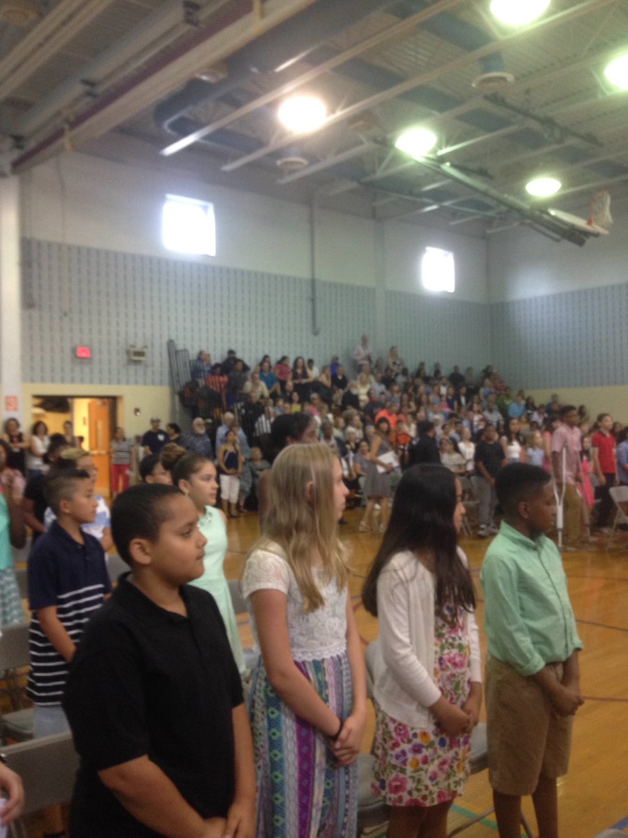 Congrats to VDV 5th graders on their moving up #allin4theville <a href="/SchoolSup/">Dr Timothy Purnell</a> @Rpreav