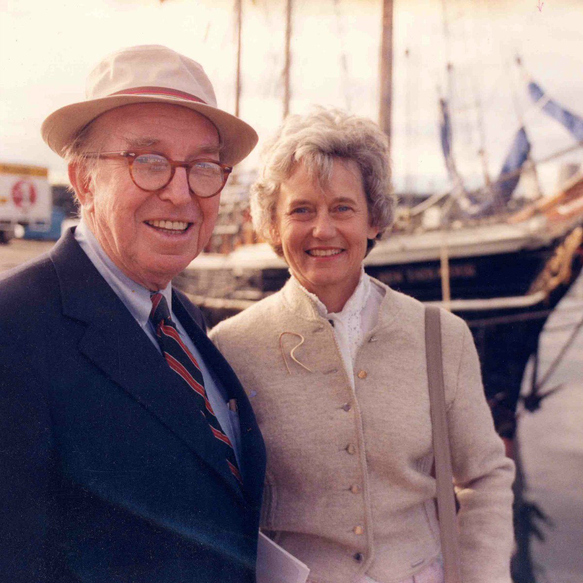 mygynaee's tweet photo. Remembering Columbia's founder, Jim Rouse, on Columbia's birthday. Happy birthday, Columbia! ππ #CMD50 #ColumbiaMD https://t.co/J2CYPA2Ldg