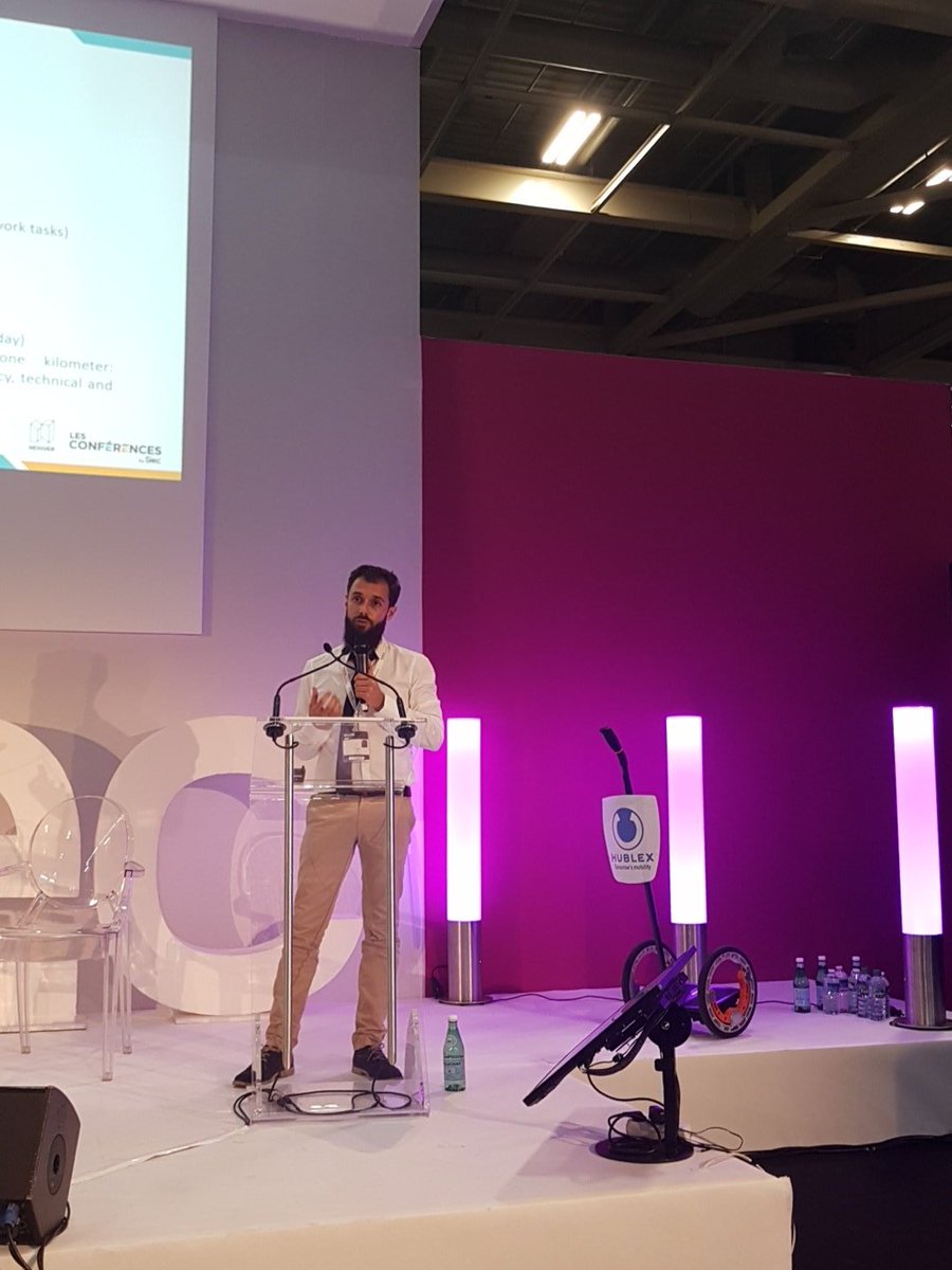 siec_online's tweet photo. Au tour de @Hublex_mobility de présenter leur start up specialisée dans les solutions de déplacement 2.0 #startup #SIEClab https://t.co/vYIPrZFye6