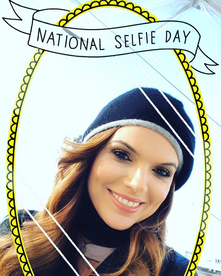 hoydia's tweet photo. Nuestra @RashelDiaz celebrando el #nationalselfieday 📲 https://t.co/WFOX22RmPw
