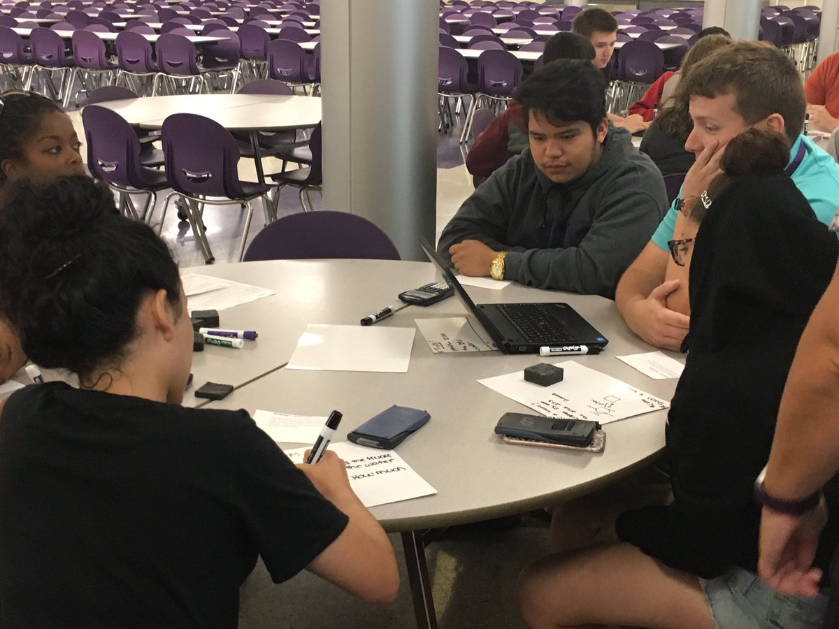 LindsBaileyMath's tweet photo. Squareville needs water! How can Circleton help them? @uindy #CATCHgrant #wearewayne @BenDavisNGC https://t.co/4YT5eP94I1