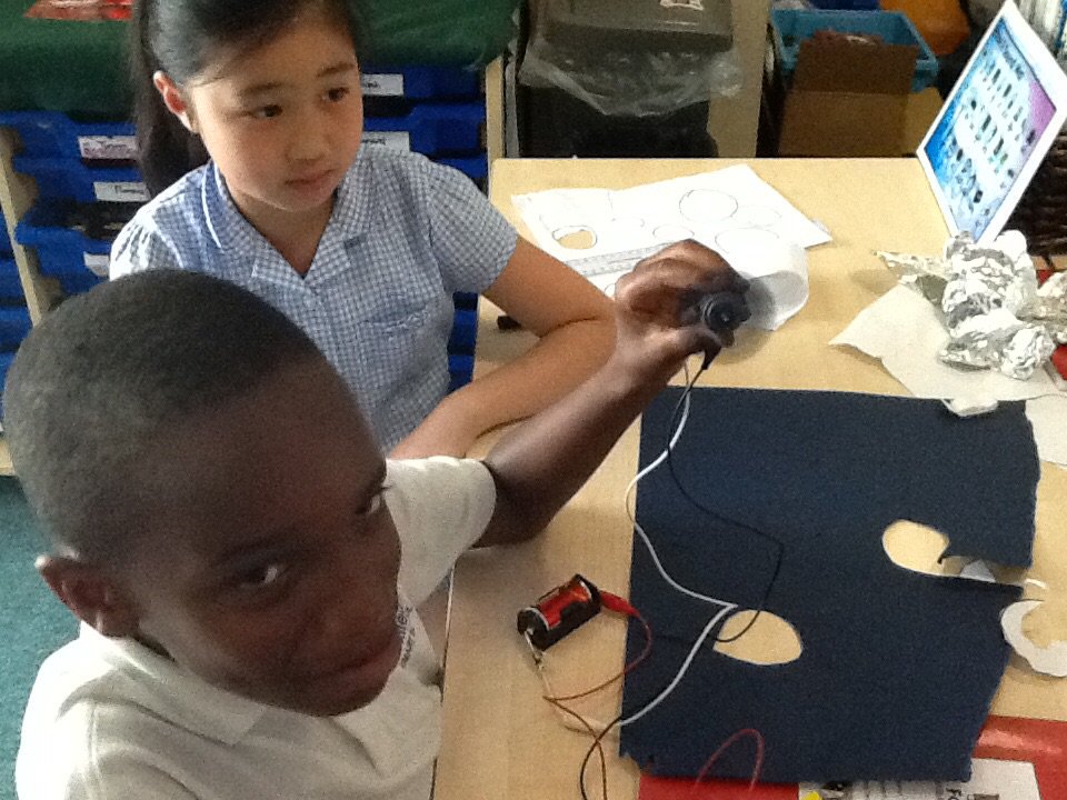 Investigating which material makes the most efficient fan for our vacuum cleaners #stemweek