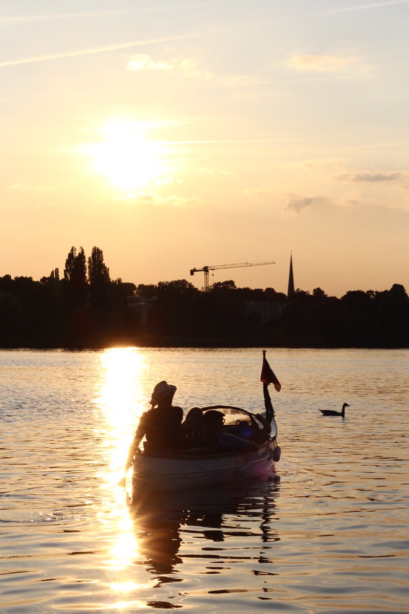 MarieTroester's tweet photo. Was gibt es besseres als #midsommar in Hamburg auf der Alster? #200000xHamburg @hamburg_de https://t.co/jJTkGmPmXV