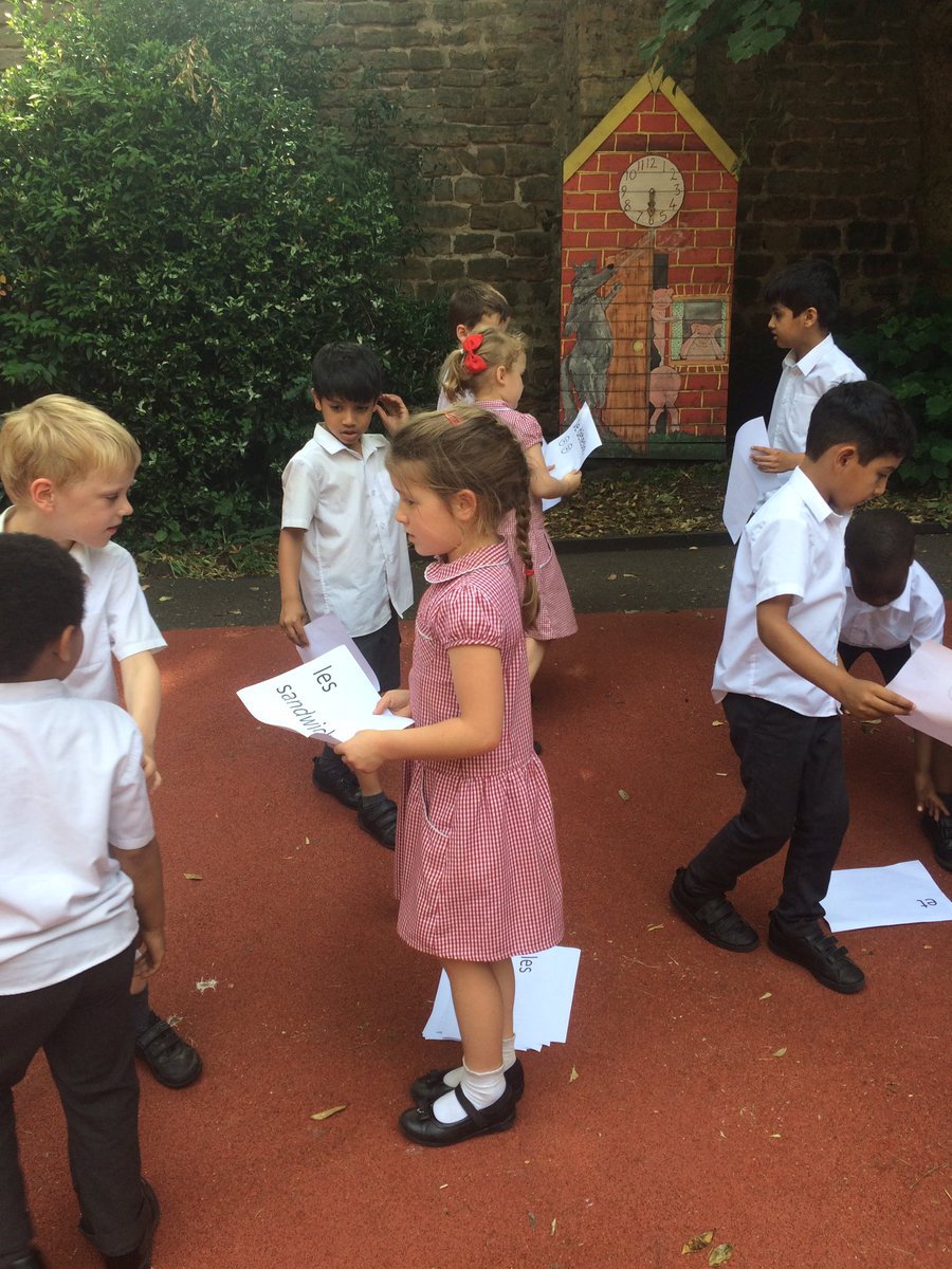 NottsHighIJS's tweet photo. Year 1 have taken their learning outside today and have been making opinion sentences in French! #mfl #outsidelearning #ks1 #sentencemaking https://t.co/WLl9GXTh9O
