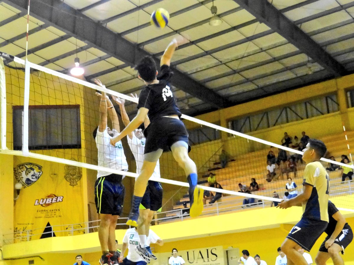 UADYvoleibol's tweet photo. Química dramáticamente se lleva el cetro Varonil #InterUADY venciendo a los Venados del CCBA por la mínima 25-22/24-26/15-13 @Universo_Dep https://t.co/V8uGjxPlPY