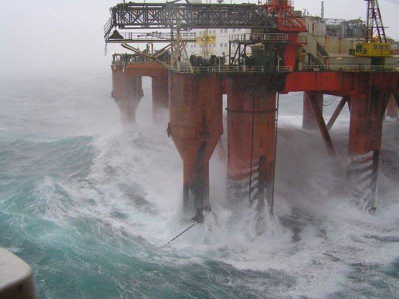 BangorBoat's tweet photo. Oil Rig Alert The Borgholm Dolphin Rig is possibly departing #Belfast  tonight You should see it passing #Greypoint  2130/2200 #bangor later https://t.co/I5NQ43eu7n