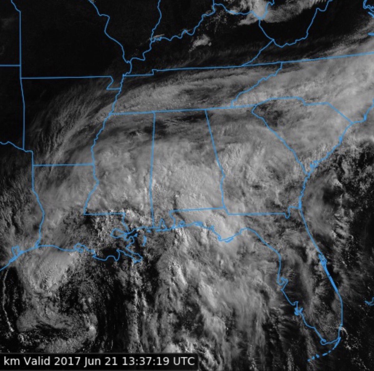 NashSevereWx's tweet photo. Clouds now overhead are from Tropical Storm Cindy. The rain from that storm will be here tomorrow. Details: https://t.co/54RXqOj0oH https://t.co/eb4LpTNvYJ