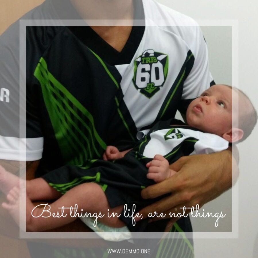 DEMMO_ONE's tweet photo. Best things in life, are not things!! Detallazo de los chicos de @360FC a su reciente papi!! #CreandoCantera #360FC ⚽💚😍 #JerseysForAll #Izan https://t.co/42q8WbbhQ6