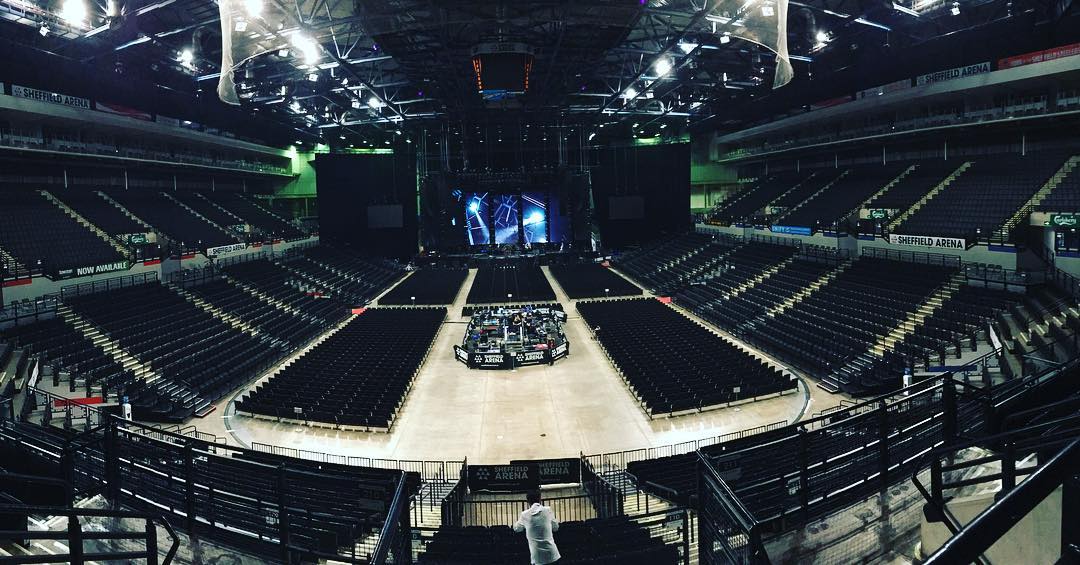 CBTheWaveTour's tweet photo. Check this out! Massive venue. #sheffieldarena #TheWaveSheffield @tomchaplin Photo via @TobieTripp https://t.co/zgAbVxMiXk