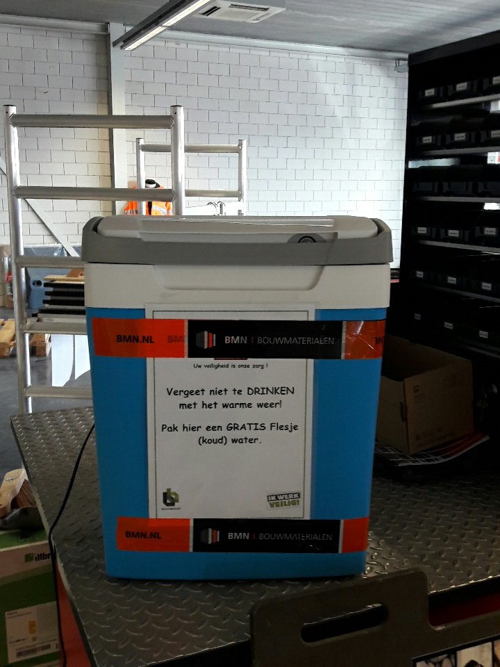 BMNDeventer's tweet photo. Alles voor de klanten https://t.co/JysXI7yugV