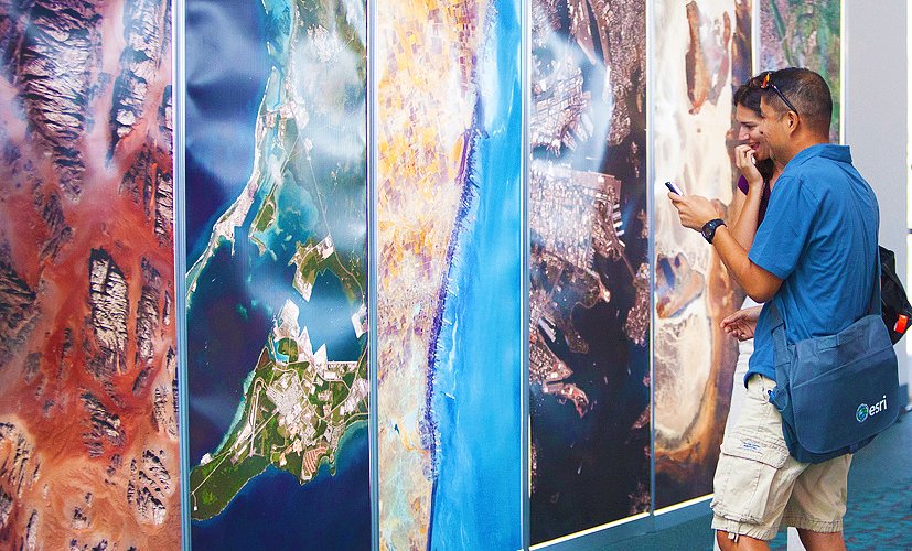 EsriUC's tweet image. A mappers paradise! Tech sessions, hands-on training, inspirational speakers &amp;amp; much more! Join us p.ctx.ly/r/4qf3 #EsriUC #GIS #Maps