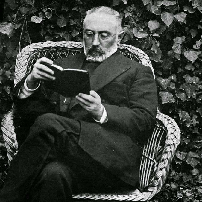 CafeParaLeer's tweet photo. "Jamás desesperes, aun estando en las más sombrías aflicciones, pues de las nubes negras cae agua limpia y fecundante".
- Miguel de Unamuno https://t.co/N3gsXTrPyB