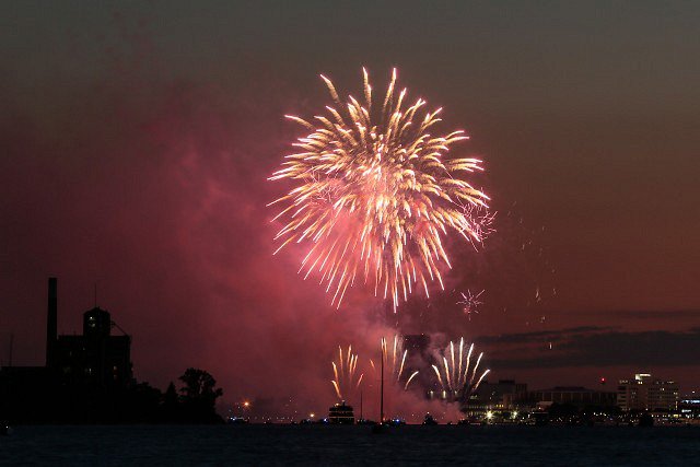 Family Fireworks Celebration In Support Of Kids Beating Cancer bit.ly/2tNx4hT #YQG https://t.co/ZmqYHxQWTd