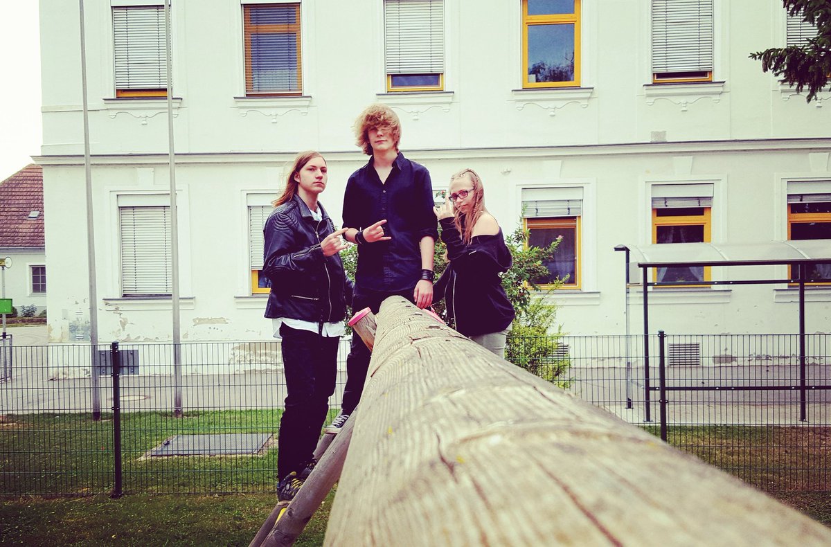 _IN_MY_SANITY_'s tweet photo. 🤘
#inmysanity #band #rock #punk #guitar #bass #drums #vocals #johnnyfuckguitar #lucyfuckbass #floliebtseinedrums #staytuned #keeponrockin https://t.co/onBvq8qwdh