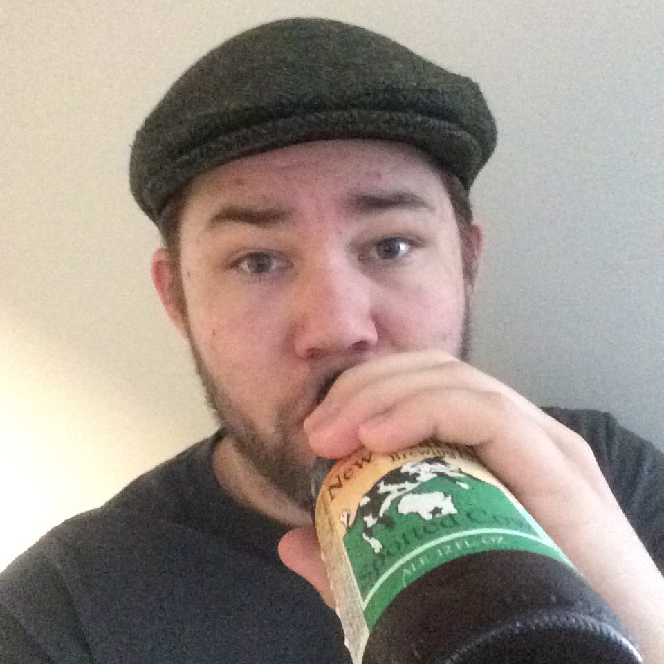 AbAvChris's tweet photo. Enjoying a Spotted Cow on this beautiful day. Gotta love that Wisconsin beer! #beer #craftbeer #indianaresident https://t.co/W6hVc2IDbh