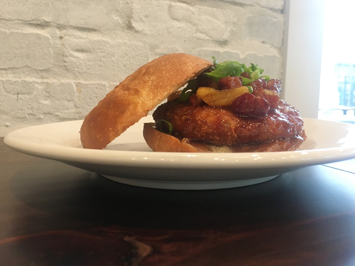 #Burg3rBont3mps is on at <a href="/BistroByronz/">Bistro Byronz</a>  tonight from 3pm-close! Get down on our Crevette Burger:fried shrimp patty w/pineapple tasso relish!