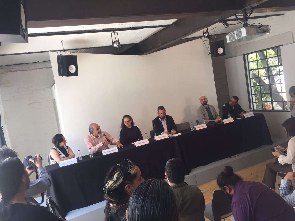 PerroCronico's tweet photo. Nacho Rodríguez: "Nos seguirán espiando mientras puedan hacerlo" @quintoelab #AgendaDePeriodistas @ProgramaPrende @comunicacionUIA https://t.co/OPi8G8bYag