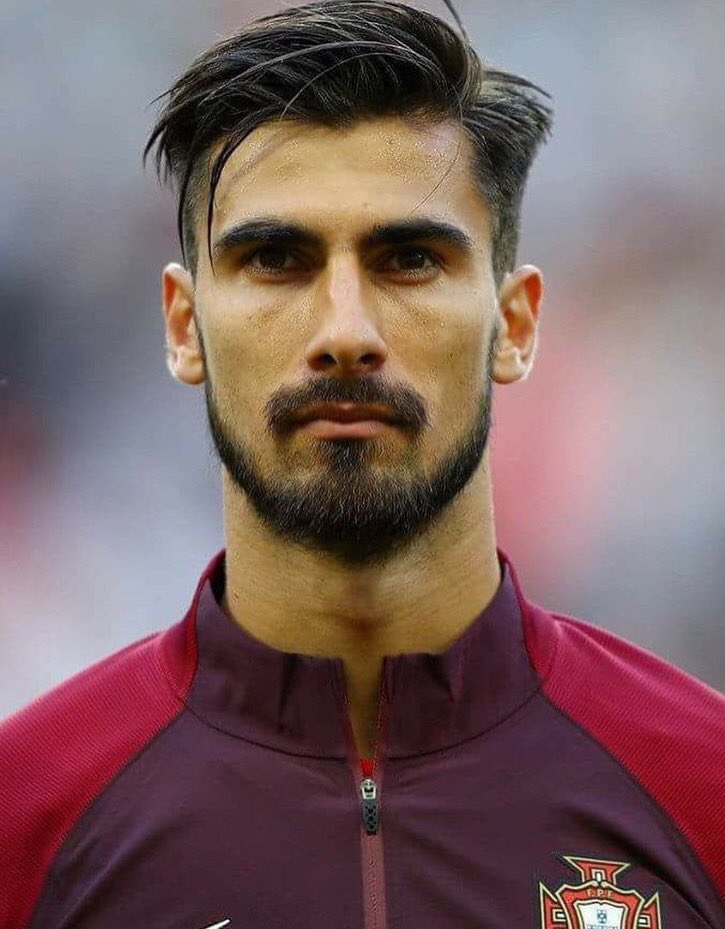 FCBW_A7's tweet photo. أندريه غوميش اساسياً بعد قليل امام روسيا في ثاني مباريات المنتخب البرتغالي بـ كأس القارات 🇵🇹🇷🇺 https://t.co/boA22WlLf4