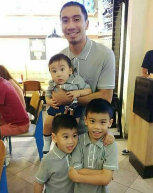 roijess01's tweet photo. Naniniwala na ko... pag malaki ang ilong malaki din ang alaga. At pag puro lalake ang mga anak.
#latenorio
#brgyginebra
#neversaydie https://t.co/F1n7flNHCb
