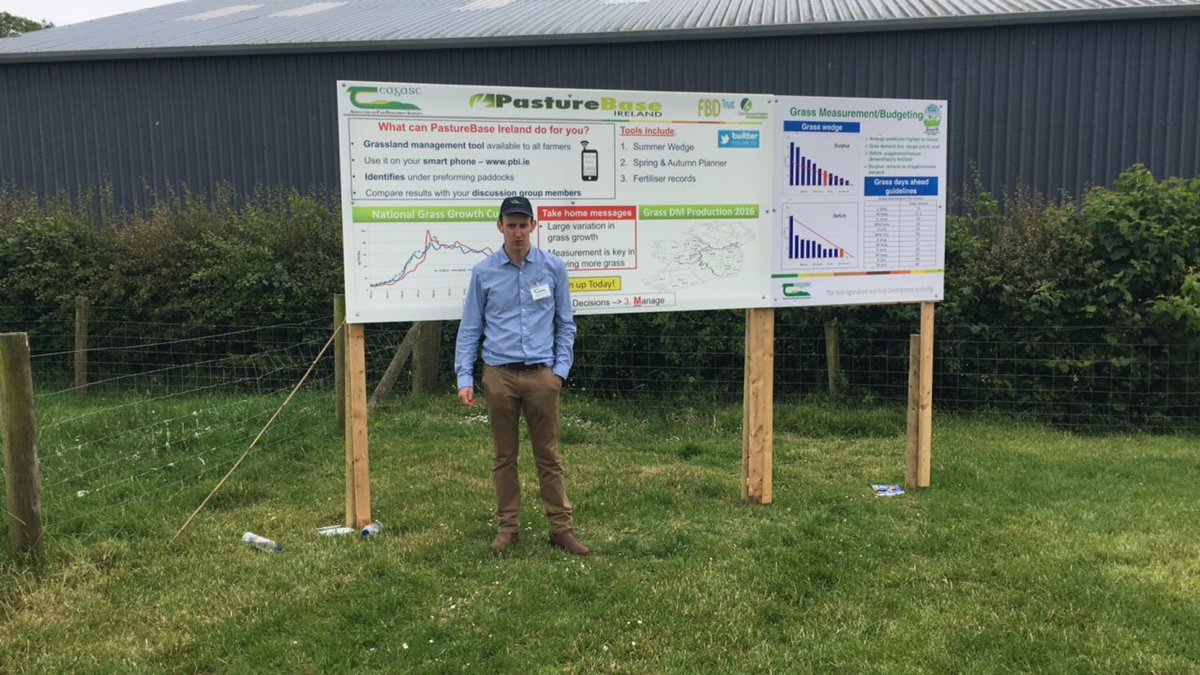 teagasc's tweet photo. Michael O'Leary @PastureBase here at the Sheep open day here in athenry #sheepopenday2017 #pasturebase https://t.co/Vu80nrovhF