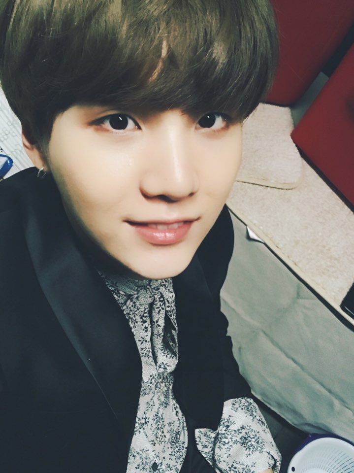 unbleachdyoongi's tweet photo. guys GuYs GUYS what if #MinDaily will now be a thing? I'm nOt REadY https://t.co/wwpdLfoh4i