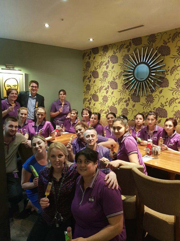 #TheHottestDayOfTheYear,#34C🌡🌞   Ice lollies to our wonderfull Waterloo Team 🍦🍦🍦 @J_K_H_A_N  <a href="/LouisJ36/">LJ</a> <a href="/KerianneLDavies/">Kerianne Davies</a> <a href="/TasunkaH/">Jitka Pangratzova</a> <a href="/SDEBDD/">simon ewins</a>