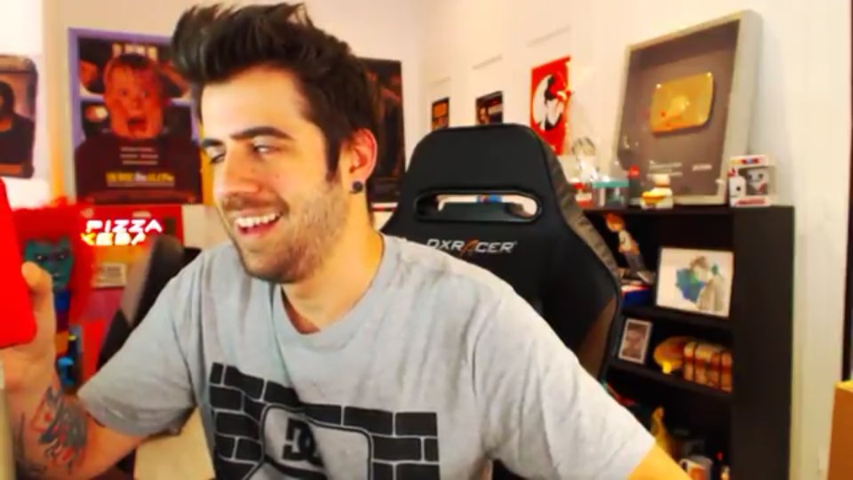 HolkerHolk's tweet photo. @auronplay Cuando te estas tocando bien augustin pensando en el rubius xd https://t.co/rneT5rvJKP