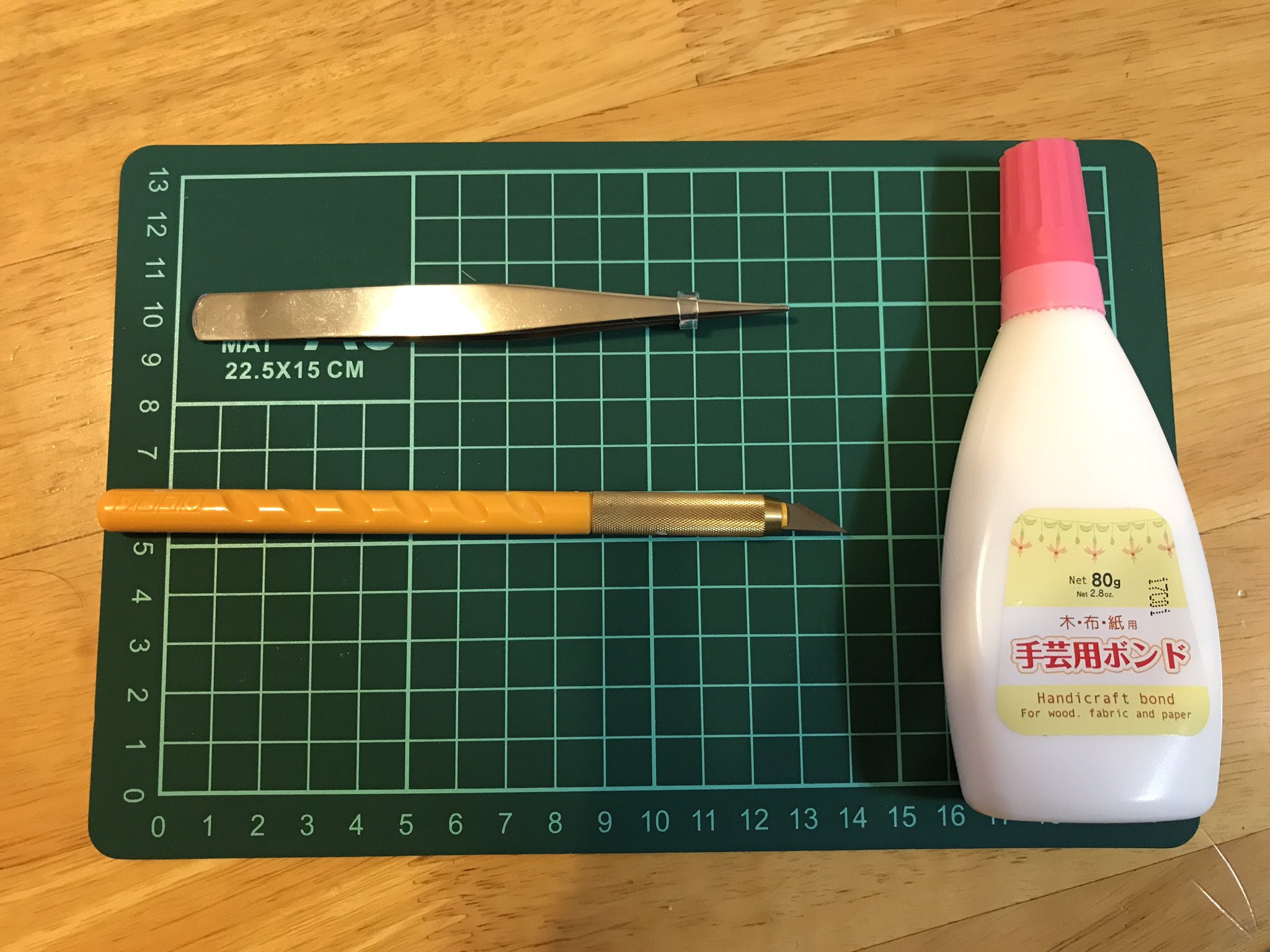 Yunkeru3 今回使った道具 ペーパーシアターのキットによって接着剤が必要な場合があるから 作る前に確認しよう さもないと 大雨の中ダイソーに行くはめになるぞ 気をつけろ ペーパーシアター T Co Iqgil8i6ke Twitter