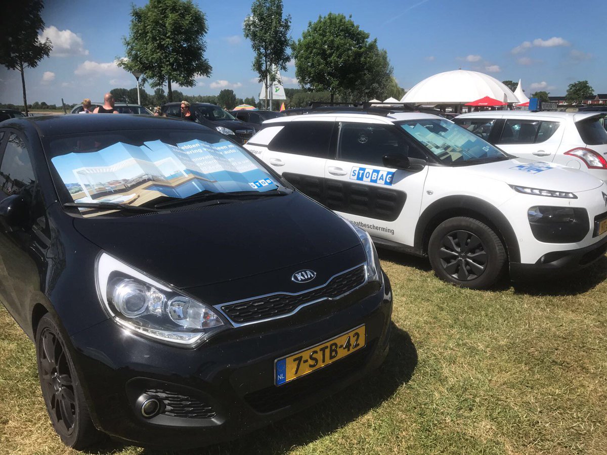 StobagBeNeLux's tweet image. STOBAG verrast in #Noordwijk en #Bloemendaal strand met het #STOBAG zonnescherm! Geen sauna in de auto dankzij STOBAG! #zomer #actie #Strand