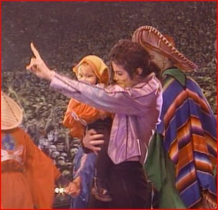 BonnieLamrock's tweet photo. Article: Heal the world for the betterment of children / Source: Daily Mail / Read Here: https://t.co/NQYJQS7mB2 #mjfam #MichaelJackson https://t.co/aNoQFjLroc