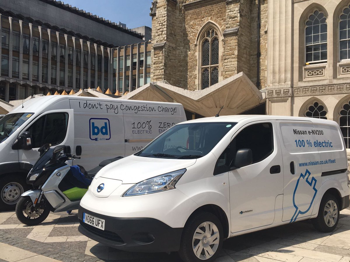 liveprojectbcn's tweet photo. Avui LIVE participa a la #FREVUEconf de Londres que busca solucions per netejar les ciutats euro de #CO₂ emplenant-les de #Vehicleselèctrics https://t.co/TzEy8z9JJc