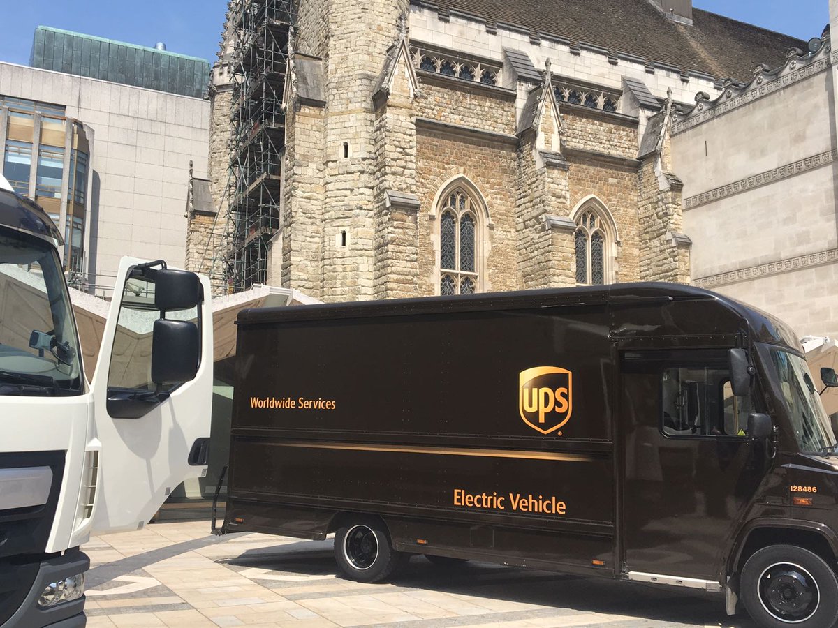 liveprojectbcn's tweet photo. Avui LIVE participa a la #FREVUEconf de Londres que busca solucions per netejar les ciutats euro de #CO₂ emplenant-les de #Vehicleselèctrics https://t.co/TzEy8z9JJc