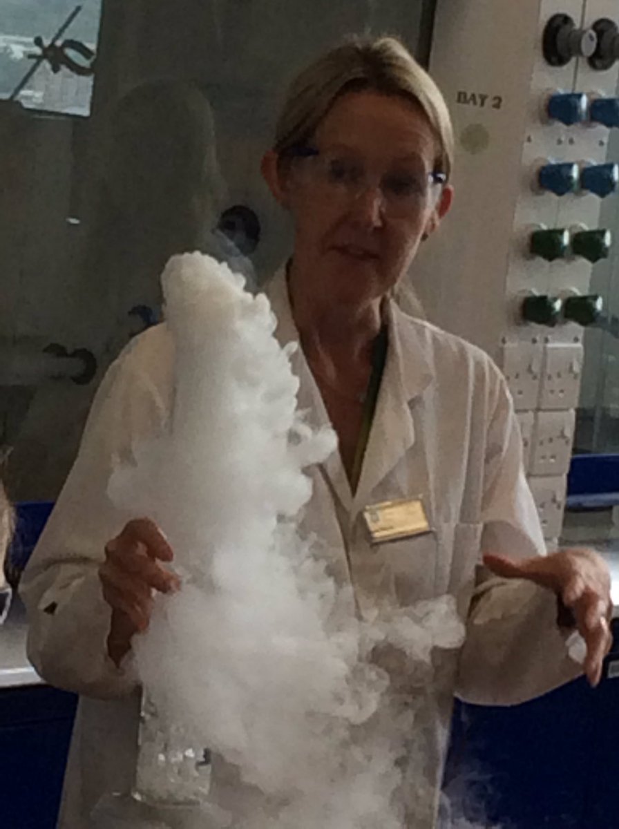 Y5MVP's tweet photo. What a fantastic day! We've had a great day watching reactions and we made a bath bomb at Sheffield University. https://t.co/VQSx0vX3zK