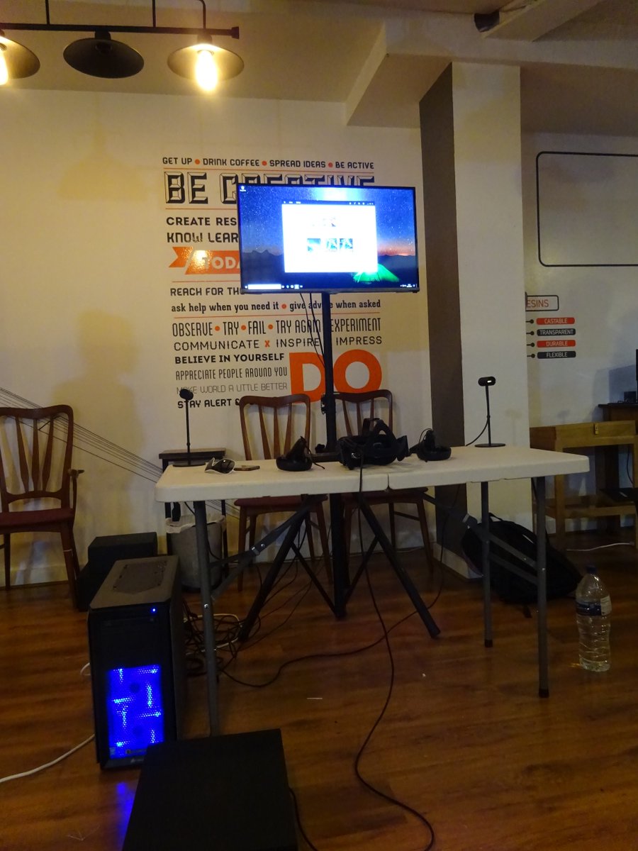 iMakrStore's tweet photo. Is this the set-up for the designer of the future ? Come at 4.30 today to have a go and design in VR ! Thanks @VirtuallyMine #Oculus #VR #3D https://t.co/EcpsevoVZc