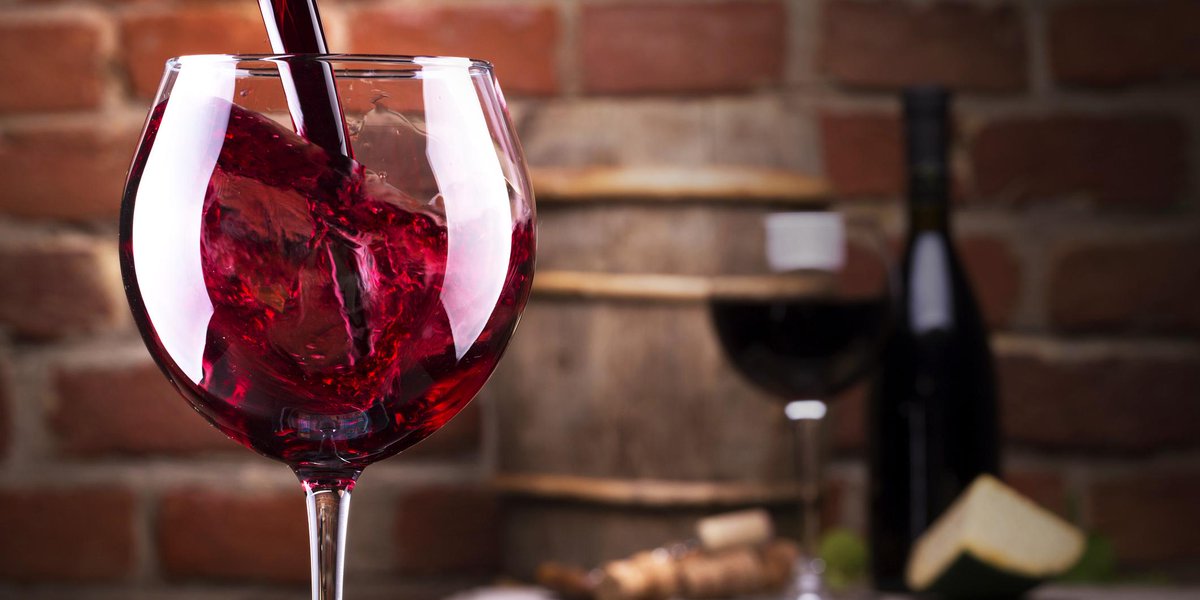 бордовое бордо в бокале. описание вин. красное вино сорта. вкус красного вина. вкус красного вина.