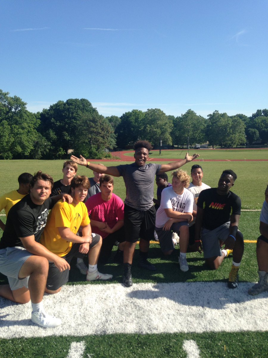 VikingFootball1's tweet photo. Zayvion Ray. King lineman of the week https://t.co/TNGi4LZoE5