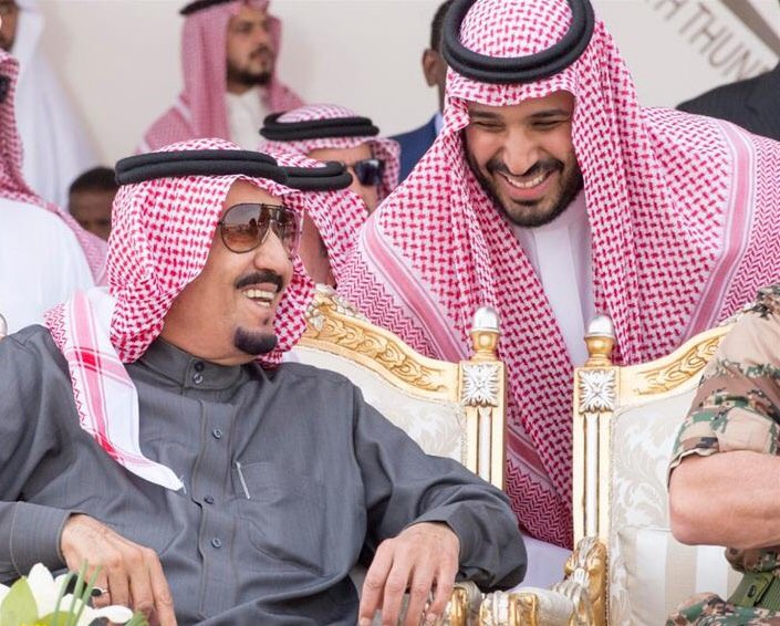 حفظ الله ملكنا وقياداتنا ونبايع محمد بن سلمان وليا للعهد وندعوا له بالتوفيق لما فيه خير البلاد والعباد  🇸🇦