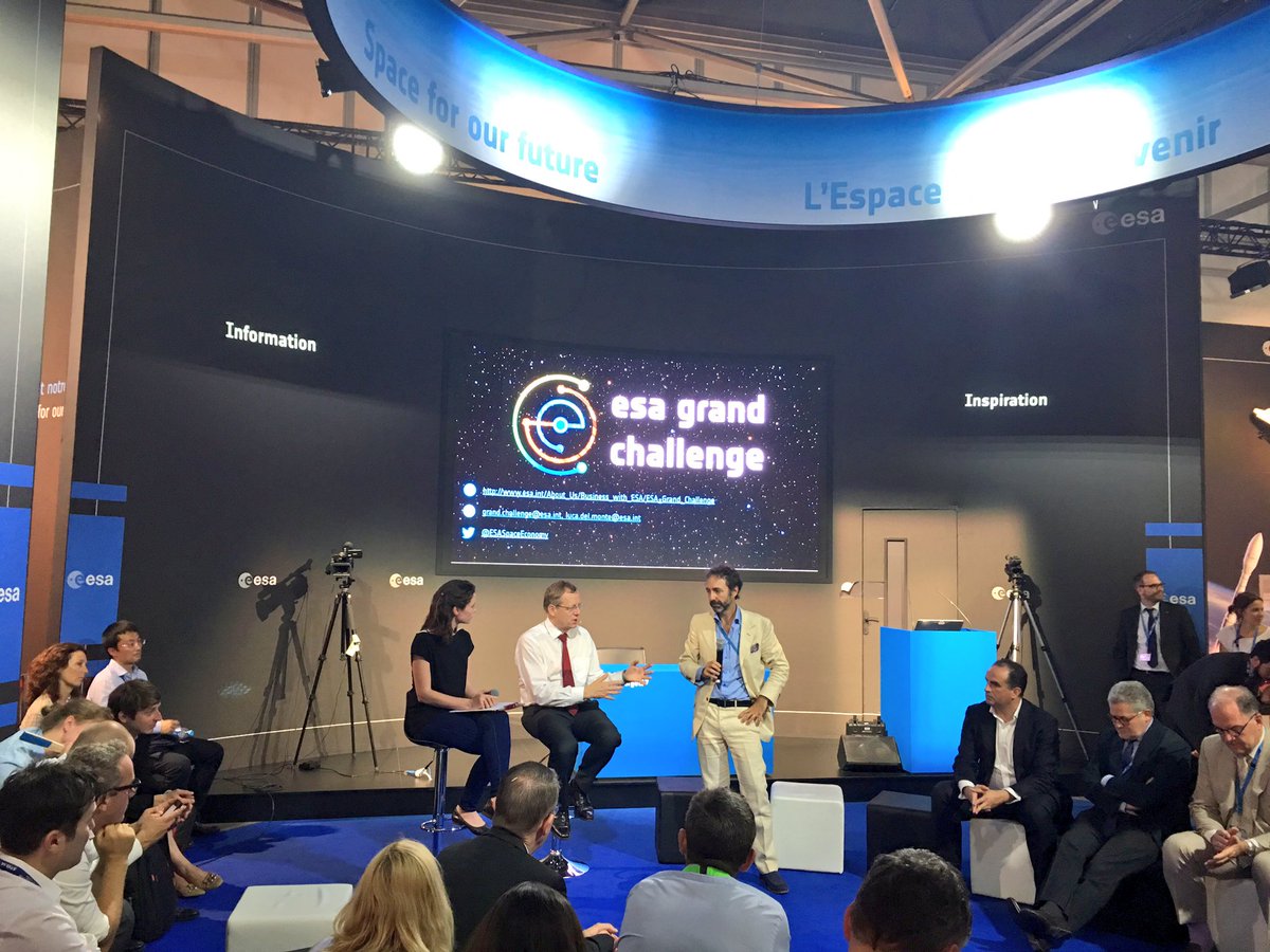 .<a href="/ESASpaceEconomy/">ESA Space Economy</a>'s Luca del Monte w/ <a href="/janwoerner/">Jan Wörner</a> on #space #startups &amp; SME. Still live m.esa.int/About_Us/Exhib… #spaceBourget17 #PAS17