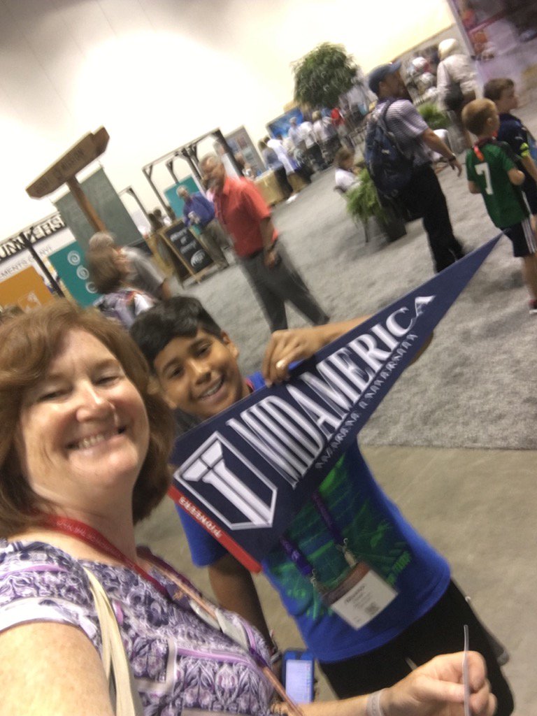 cherylevans's tweet photo. #MNUGA2017. Eduardo and me!! https://t.co/QtmbH9DmaI