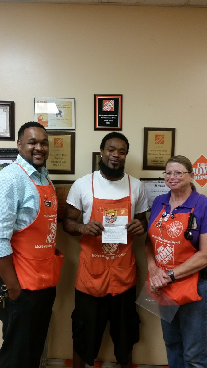 harrismasm's tweet photo. Ms Sallee recognizing TJ for his hard work @strachan_e @msikes22hd @Chiefmikeeb https://t.co/dxLKvgtXgY