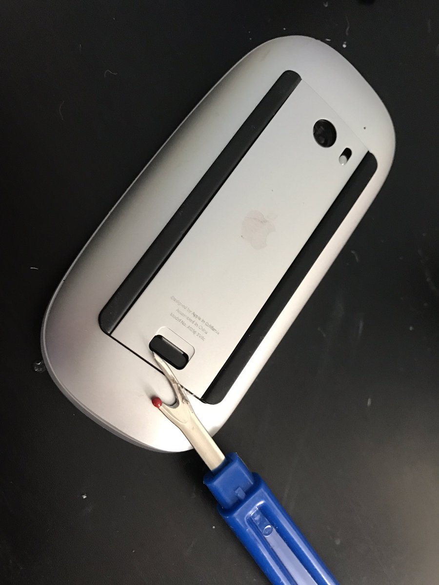 how to change battery in apple mouse