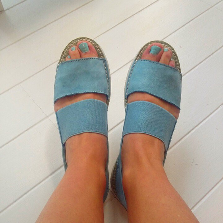 shoonshoes's tweet photo. We are so pleased with the arrival of #softinos sandals! Make like Elizabeth and team the Tai with that summer tan: https://t.co/CMGOes5yiN https://t.co/KvMsD40HkG