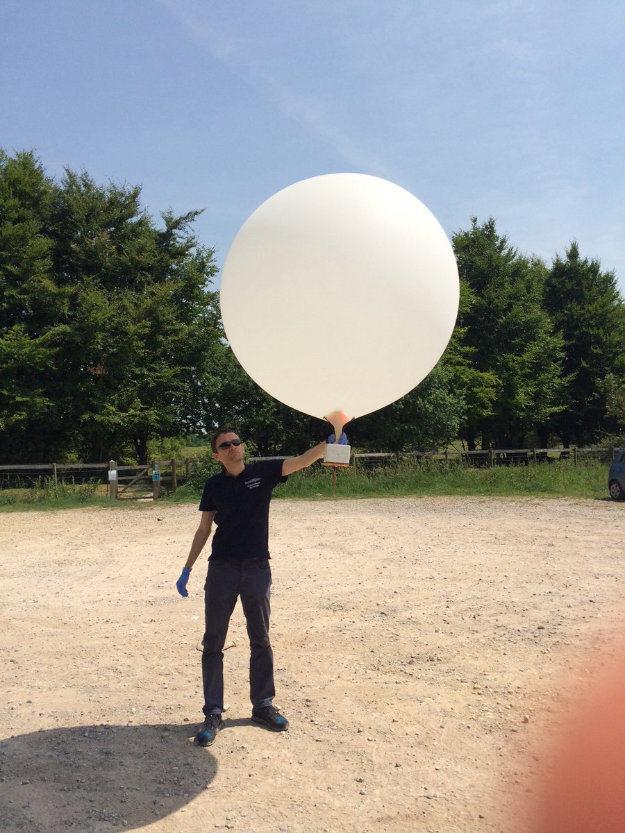 pr_chambers's tweet photo. Nice day for ballooning! Testing our new altitude control capability, and flight path prediction software to match. @ASobester @NERCscience https://t.co/eCmTozcmoL