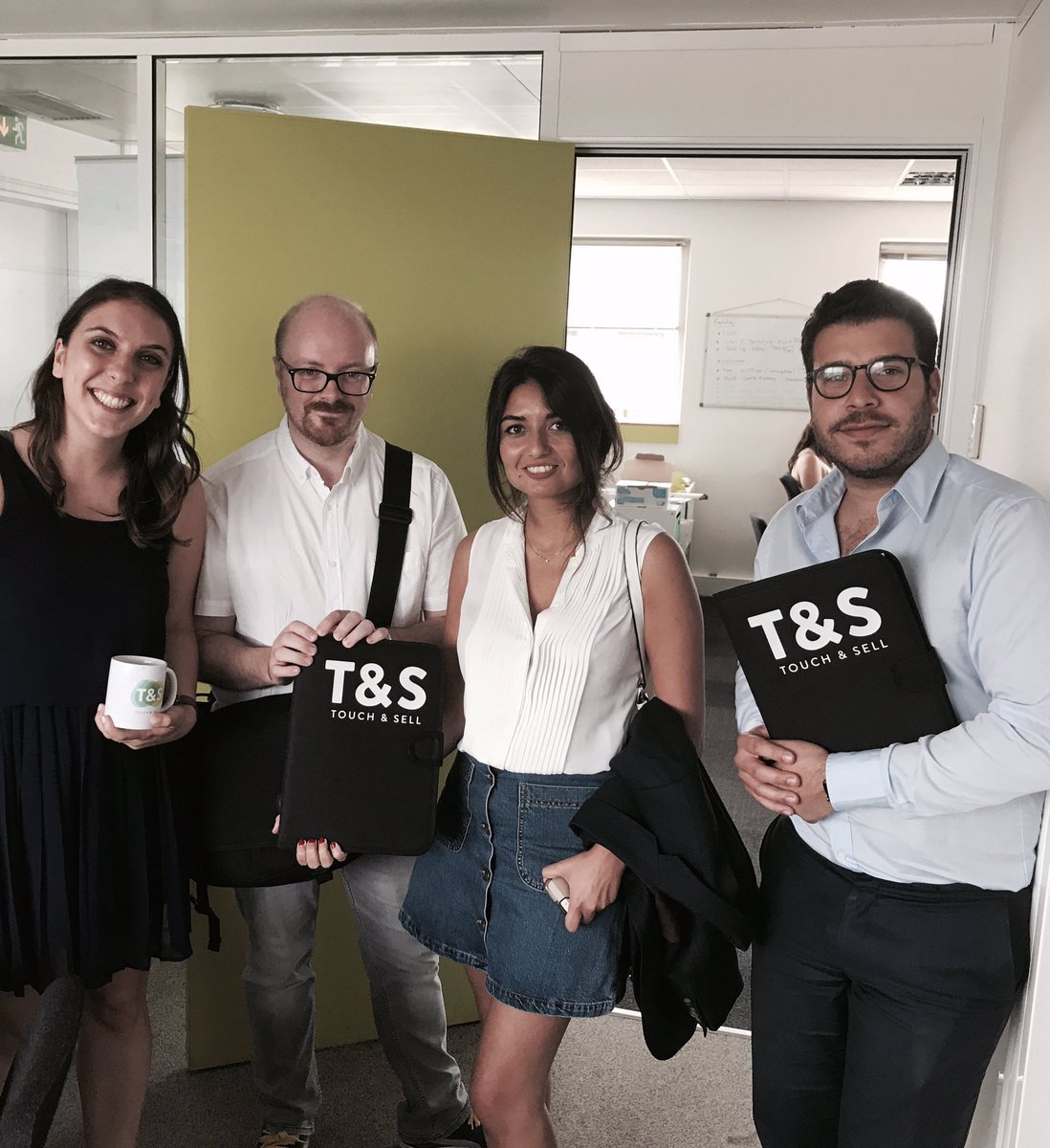 Cynthia_Rebeiz's tweet photo. #formation chez @Touch_Sell avec une super équipe @SPvie https://t.co/jlWDo9Ud5y